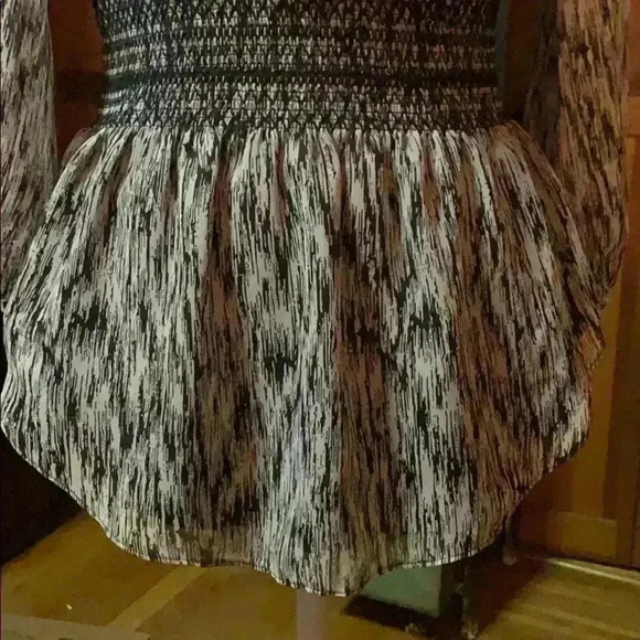 Beautiful blouse! - Picture 5 of 8